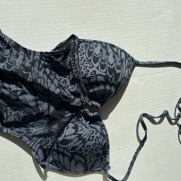 Elegant Black Patterned One-Piece Swimsuit - Picture 3 of 4